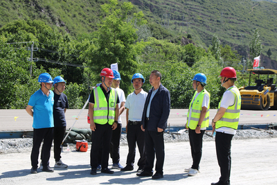 水稳底基层铺筑